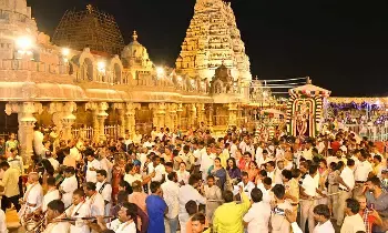 Yadagirigutta Brahmotsavams: యాదగిరి గుట్ట బ్రహ్మోత్సవాలు..ఇవాళ దివ్య విమాన రథోత్సవం Yadagirigutta Brahmotsavams: యాదగిరి గుట్ట బ్రహ్మోత్సవాలు..ఇవాళ దివ్య విమాన రథోత్సవం