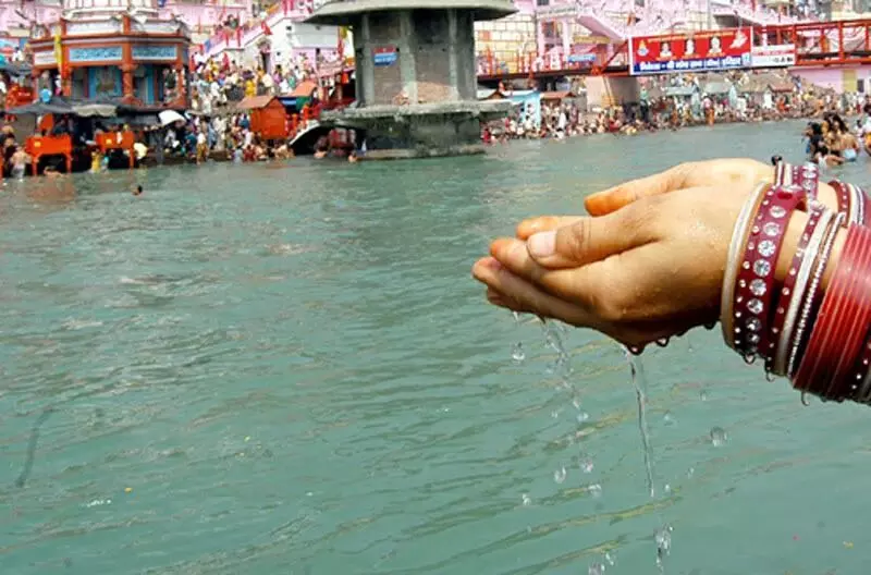 Keep Ganga Jal at Home: ఇంట్లో గంగా జలం ఎందుకు ఉండాలి.? ప్రయోజనాలేంటి.? Keep Ganga Jal at Home: ఇంట్లో గంగా జలం ఎందుకు ఉండాలి.? ప్రయోజనాలేంటి.?