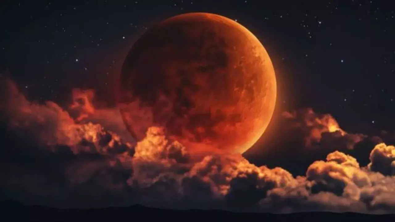 Death Occurs During Lunar Eclipse: మార్చి 3న ఏడాది తొలి చంద్రగ్రహణం.. ఆ సమయంలో మరణం సంభవిస్తే ఏం చేయాలి? Death Occurs During Lunar Eclipse: మార్చి 3న ఏడాది తొలి చంద్రగ్రహణం.. ఆ సమయంలో మరణం సంభవిస్తే ఏం చేయాలి?