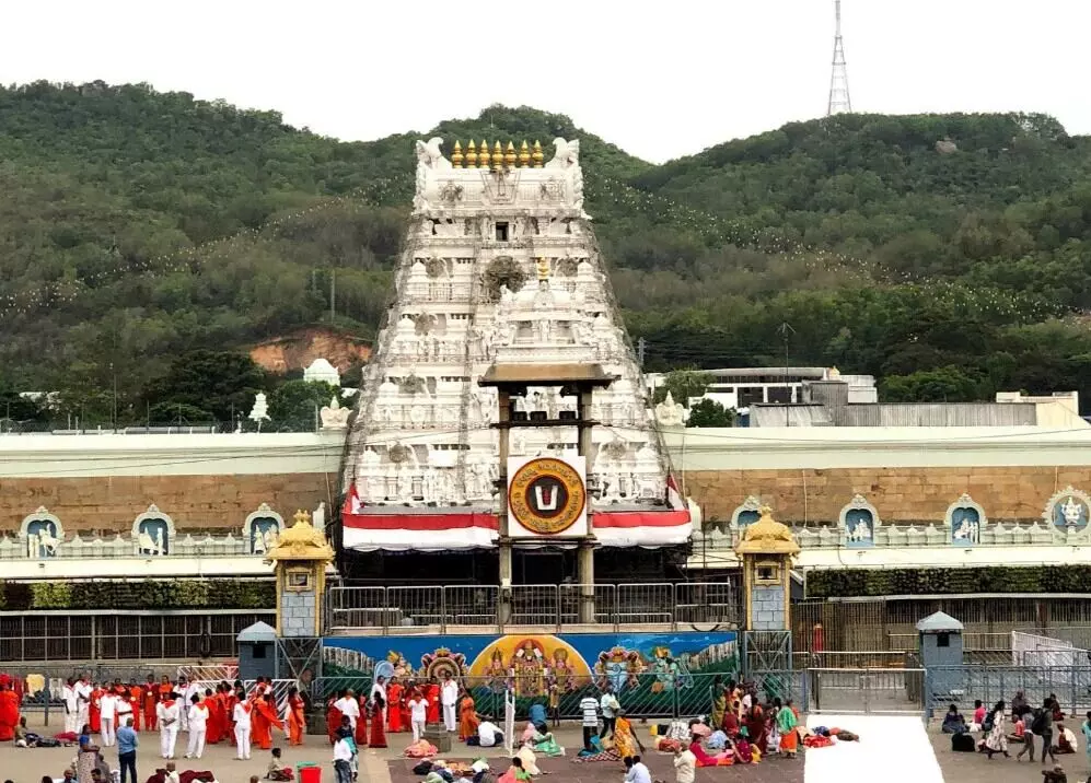 Srivari Paada Theertham: శ్రీవారి పాద తీర్థం అంటే ఏంటి.. విశిష్టత ఏంటి.? Srivari Paada Theertham: శ్రీవారి పాద తీర్థం అంటే ఏంటి.. విశిష్టత ఏంటి.?