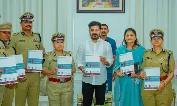 CM Revanth Reddy: మహిళా పోలీసుల భాగస్వామ్యం పెంచేందుకు ప్రత్యేక అధ్యయనం- సీఎం ఎ. రేవంత్ రెడ్డి CM Revanth Reddy: మహిళా పోలీసుల భాగస్వామ్యం పెంచేందుకు ప్రత్యేక అధ్యయనం- సీఎం ఎ. రేవంత్ రెడ్డి