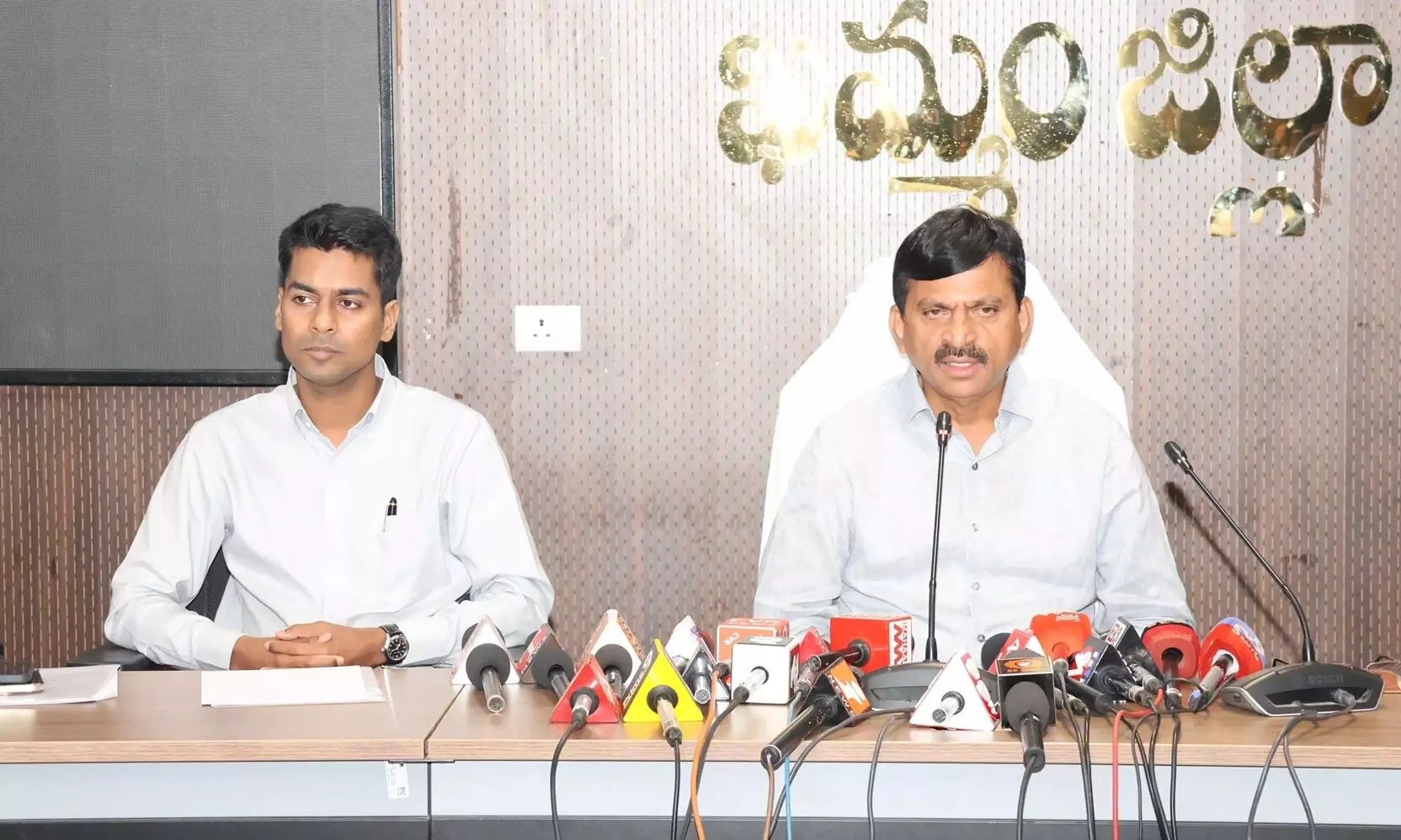 Ponguleti Srinivasa Reddy: అర్హులైన నిర్వాసితులకు ఈ నెల 15 లోపు ఇందిరమ్మ ఇళ్లు మంజూరు - రెవెన్యూ శాఖ మంత్రి పొంగులేటి శ్రీనివాసరెడ్డి Ponguleti Srinivasa Reddy: అర్హులైన నిర్వాసితులకు ఈ నెల 15 లోపు ఇందిరమ్మ ఇళ్లు మంజూరు - రెవెన్యూ శాఖ మంత్రి పొంగులేటి శ్రీనివాసరెడ్డి