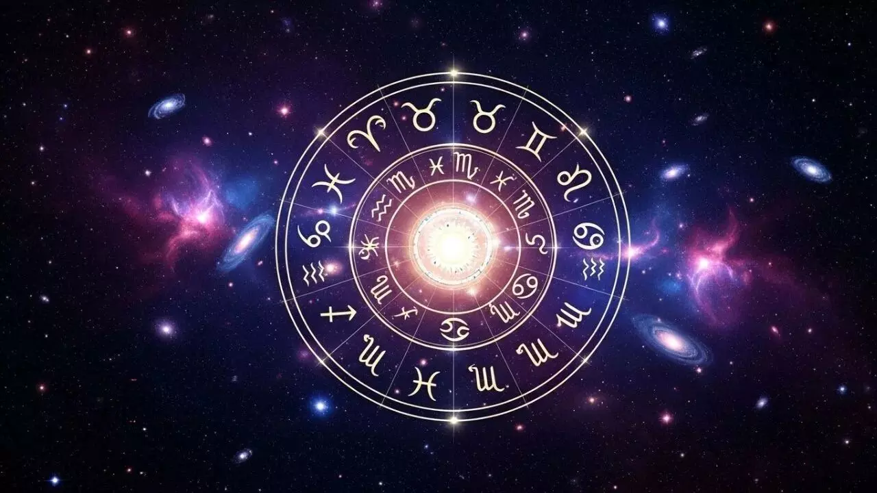 Rare Planetary Alignment in April: ఏప్రిల్లో అరుదైన గ్రహాల కలయిక.. ఈ మూడు రాశుల వారికి అదృష్టం మామూలుగా ఉండదు.. Rare Planetary Alignment in April: ఏప్రిల్లో అరుదైన గ్రహాల కలయిక.. ఈ మూడు రాశుల వారికి అదృష్టం మామూలుగా ఉండదు..