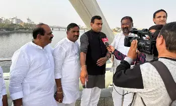 Minister Vakiti Srihari: సబర్మతి నది ప్రక్షాళనలో 10 వేల మందిని తరలించారు: తెలంగాణ నాయకులు వెల్లడి Minister Vakiti Srihari: సబర్మతి నది ప్రక్షాళనలో 10 వేల మందిని తరలించారు: తెలంగాణ నాయకులు వెల్లడి