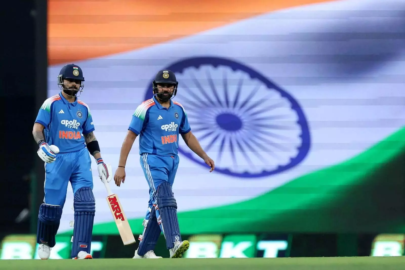 Rohit and Kohli: జూన్ 14న రోహిత్, కోహ్లీ రీ ఎంట్రీ Rohit and Kohli: జూన్ 14న రోహిత్, కోహ్లీ రీ ఎంట్రీ