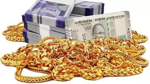 Gold Loan : బంగారం తాకట్టులో కొత్త ట్రెండ్.. ఐదు లక్షల కంటే ఎక్కువ లోన్లకే మొగ్గు Gold Loan : బంగారం తాకట్టులో కొత్త ట్రెండ్.. ఐదు లక్షల కంటే ఎక్కువ లోన్లకే మొగ్గు