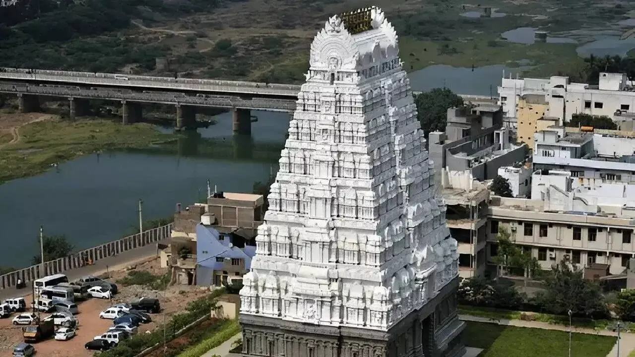 Uniqueness of Sri Kalahasteeswara Temple: గ్రహణ సమయంలోనూ మూతపడని ఏకైక క్షేత్రం.. శ్రీకాళహస్తి విశిష్టత మీకు తెలుసా? Uniqueness of Sri Kalahasteeswara Temple: గ్రహణ సమయంలోనూ మూతపడని ఏకైక క్షేత్రం.. శ్రీకాళహస్తి విశిష్టత మీకు తెలుసా?