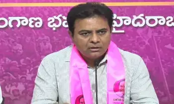 KTR Levels Allegations: అన్నారం బ్యారేజీని కూల్చేందుకు కుట్రలా? : కేటీఆర్ ఆరోపణ KTR Levels Allegations: అన్నారం బ్యారేజీని కూల్చేందుకు కుట్రలా? : కేటీఆర్ ఆరోపణ