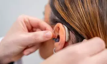 Deafness at 40: 40 ఏళ్లకే చెవుడు.. ? మీ ఇయర్ఫోన్ల వాడకంపై ఎయిమ్స్ వైద్యుల హెచ్చరిక.. Deafness at 40: 40 ఏళ్లకే చెవుడు.. ? మీ ఇయర్ఫోన్ల వాడకంపై ఎయిమ్స్ వైద్యుల హెచ్చరిక..
