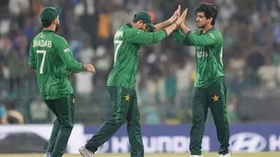 Pakistan national cricket team Player: క్రికెట్ మైదానంలో పరువు పోయింది.. హోటల్లో బుద్ధి గడ్డి తింది: పాక్ క్రికెటర్ బాగోతం! Pakistan national cricket team Player: క్రికెట్ మైదానంలో పరువు పోయింది.. హోటల్లో బుద్ధి గడ్డి తింది: పాక్ క్రికెటర్ బాగోతం!