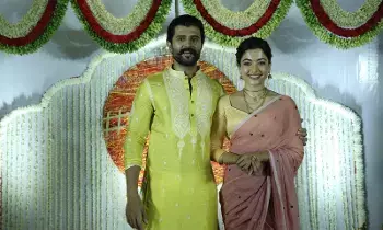 Actor Vijay Devarakonda: కొత్త కోడలు వచ్చింది.. మంచిగా చూసుకోండి Actor Vijay Devarakonda: కొత్త కోడలు వచ్చింది.. మంచిగా చూసుకోండి