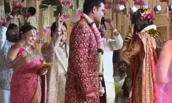 Arjun Tendulkar Wedding: ముంబైలో ఘనంగా అర్జున్ టెండూల్కర్ వివాహం: సోషల్ మీడియాలో వైరల్ అవుతున్న వెడ్డింగ్ వీడియోలు Arjun Tendulkar Wedding: ముంబైలో ఘనంగా అర్జున్ టెండూల్కర్ వివాహం: సోషల్ మీడియాలో వైరల్ అవుతున్న వెడ్డింగ్ వీడియోలు