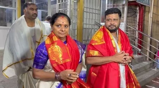 Kalvakuntla Kavitha: తిరుమల దర్శనంతో కొత్త అధ్యాయం: కవిత ‘తెలంగాణ ఫస్ట్’ నినాదంతో రాజకీయాల్లోకి Kalvakuntla Kavitha: తిరుమల దర్శనంతో కొత్త అధ్యాయం: కవిత ‘తెలంగాణ ఫస్ట్’ నినాదంతో రాజకీయాల్లోకి