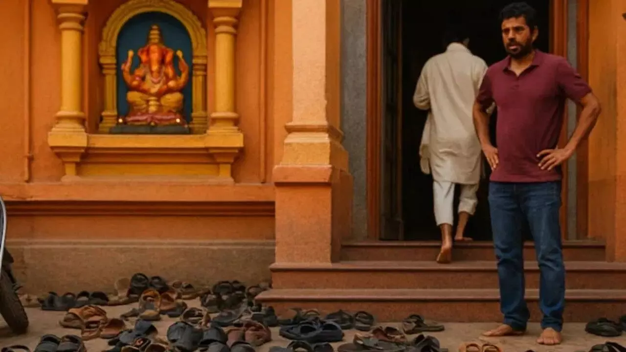 Lost Your Footwear at a Temple: గుడిలో చెప్పులు పోయాయా? అయితే మీరు లక్కీ.. ఇది శని దోషం పోయినట్లేనట.. Lost Your Footwear at a Temple: గుడిలో చెప్పులు పోయాయా? అయితే మీరు లక్కీ.. ఇది శని దోషం పోయినట్లేనట..