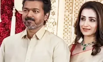 Tamilga Vetri Kalagam (TVK) chief Vijay: త్రిషతో కలిసి పెళ్లి వేడుకకు హాజరైన విజయ్! Tamilga Vetri Kalagam (TVK) chief Vijay: త్రిషతో కలిసి పెళ్లి వేడుకకు హాజరైన విజయ్!