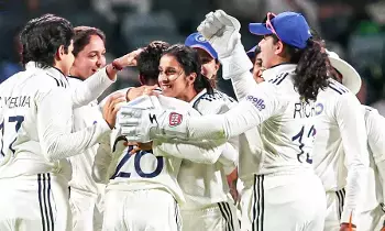 India womens national cricket team: ఆసీస్తో ఏకైక టెస్టు: భారత మహిళా జట్టు కష్టాల్లో.. 20 పరుగుల వెనుకబడి! India womens national cricket team: ఆసీస్తో ఏకైక టెస్టు: భారత మహిళా జట్టు కష్టాల్లో.. 20 పరుగుల వెనుకబడి!