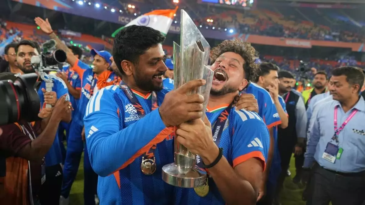 ICC Mens T20 World Cup Trophy: టీమిండియాపై కాసుల వర్షం: ప్రపంచకప్ గెలిచినందుకు భారత్కు దక్కేది ఎంతంటే? ICC Mens T20 World Cup Trophy: టీమిండియాపై కాసుల వర్షం: ప్రపంచకప్ గెలిచినందుకు భారత్కు దక్కేది ఎంతంటే?