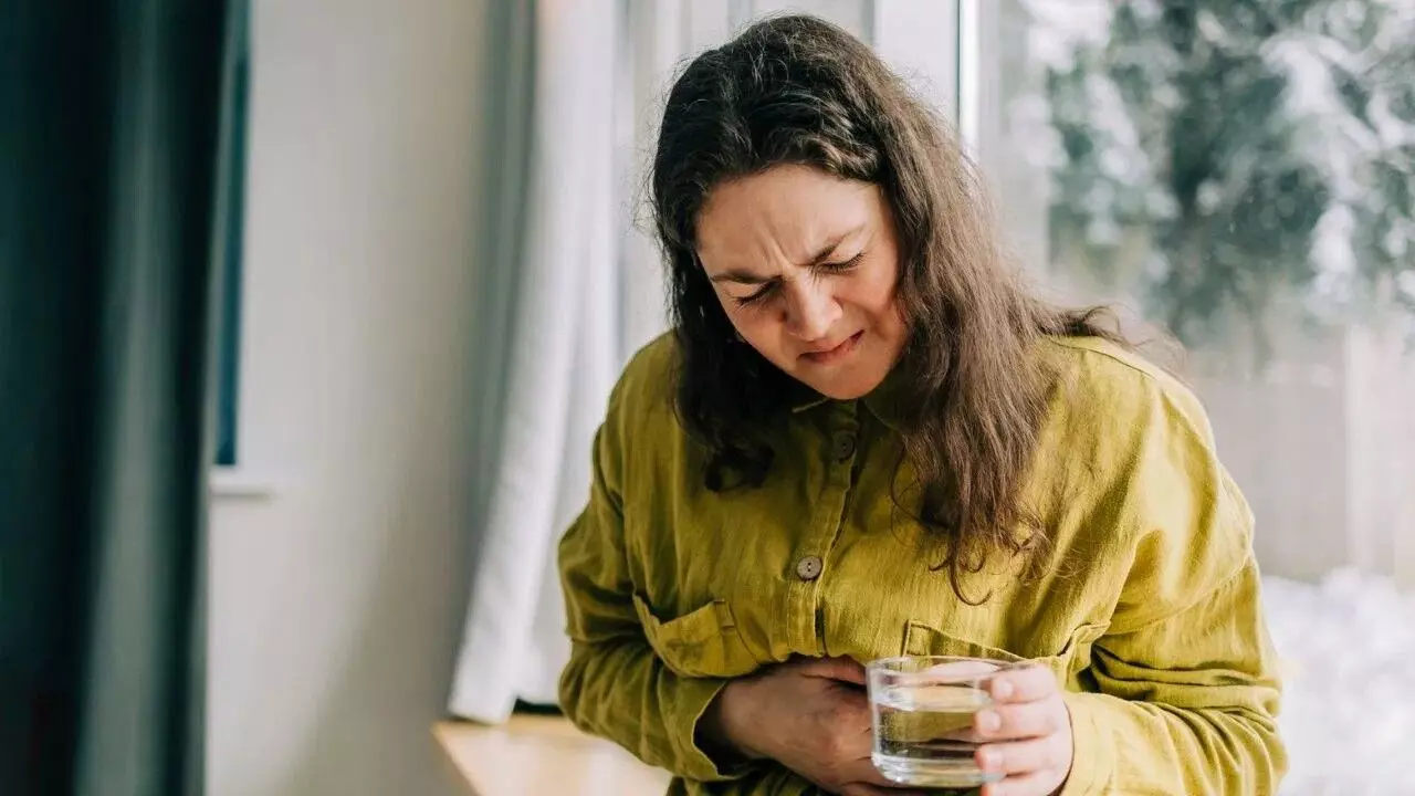 Drinking Water Right After Meals: భోజనం చేసిన వెంటనే నీళ్లు తాగుతున్నారా? అయితే ఈ విషయాలు తెలుసుకోవాల్సిందే.. Drinking Water Right After Meals: భోజనం చేసిన వెంటనే నీళ్లు తాగుతున్నారా? అయితే ఈ విషయాలు తెలుసుకోవాల్సిందే..