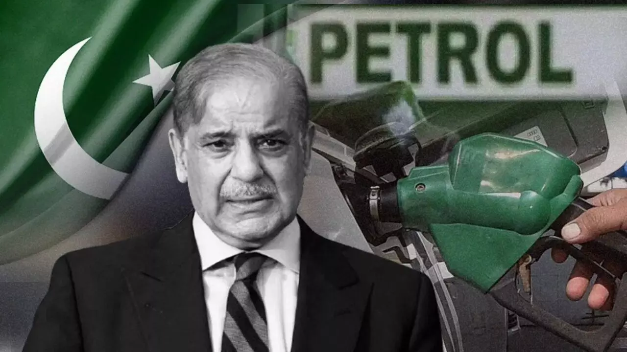 Pakistan Economic Crisis : లీటర్ పెట్రోల్ రూ.321.. డీజిల్ రూ.335.. దివాళా దిశగా పాకిస్థాన్? Pakistan Economic Crisis : లీటర్ పెట్రోల్ రూ.321.. డీజిల్ రూ.335.. దివాళా దిశగా పాకిస్థాన్?