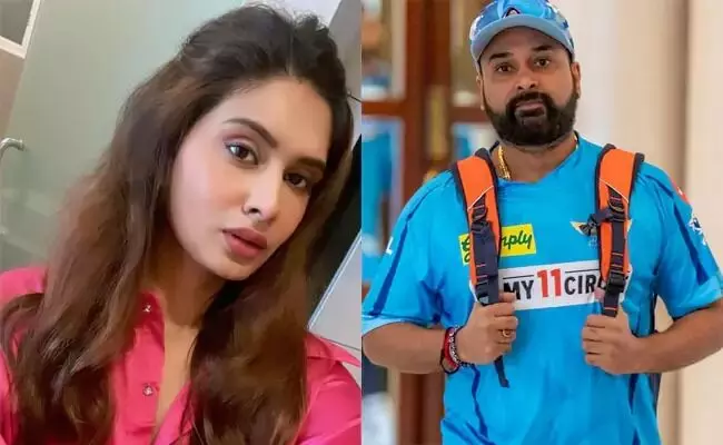 Amit Mishra: ఐపీఎల్ క్రికెటర్ అమిత్ మిశ్రాపై భార్య ఫిర్యాదు: వరకట్న వేధింపుల ఆరోపణలు Amit Mishra: ఐపీఎల్ క్రికెటర్ అమిత్ మిశ్రాపై భార్య ఫిర్యాదు: వరకట్న వేధింపుల ఆరోపణలు