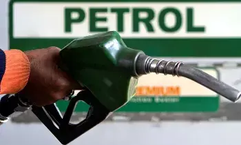 Fuel Prices Update : పెట్రోల్, డీజిల్ రేట్లపై ఊరట.. 130 డాలర్లు దాటితేనే పెంచతామన్న కేంద్రం Fuel Prices Update : పెట్రోల్, డీజిల్ రేట్లపై ఊరట.. 130 డాలర్లు దాటితేనే పెంచతామన్న కేంద్రం