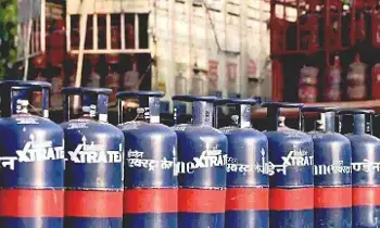 LPG Gas Shortage: గ్యాస్ కొరతతో తెలుగు రాష్ట్రాల హోటల్ పరిశ్రమ ఆందోళనలో LPG Gas Shortage: గ్యాస్ కొరతతో తెలుగు రాష్ట్రాల హోటల్ పరిశ్రమ ఆందోళనలో