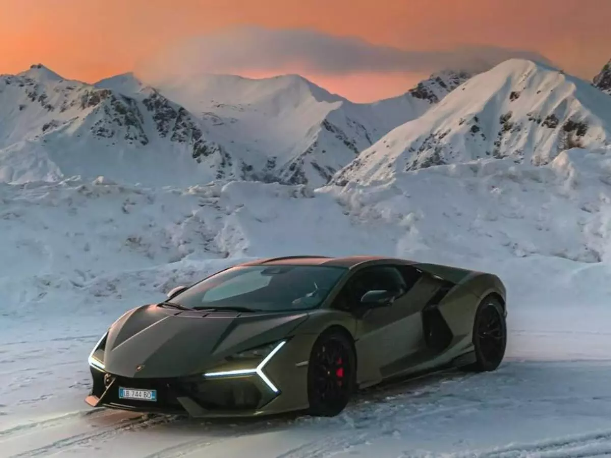 Lamborghini :భారతీయ కుబేరుల కొత్త క్రేజ్.. అదిరిపోయే లాంబోర్గిని రెవూల్టో కస్టమైజ్డ్ కార్లు Lamborghini :భారతీయ కుబేరుల కొత్త క్రేజ్.. అదిరిపోయే లాంబోర్గిని రెవూల్టో కస్టమైజ్డ్ కార్లు