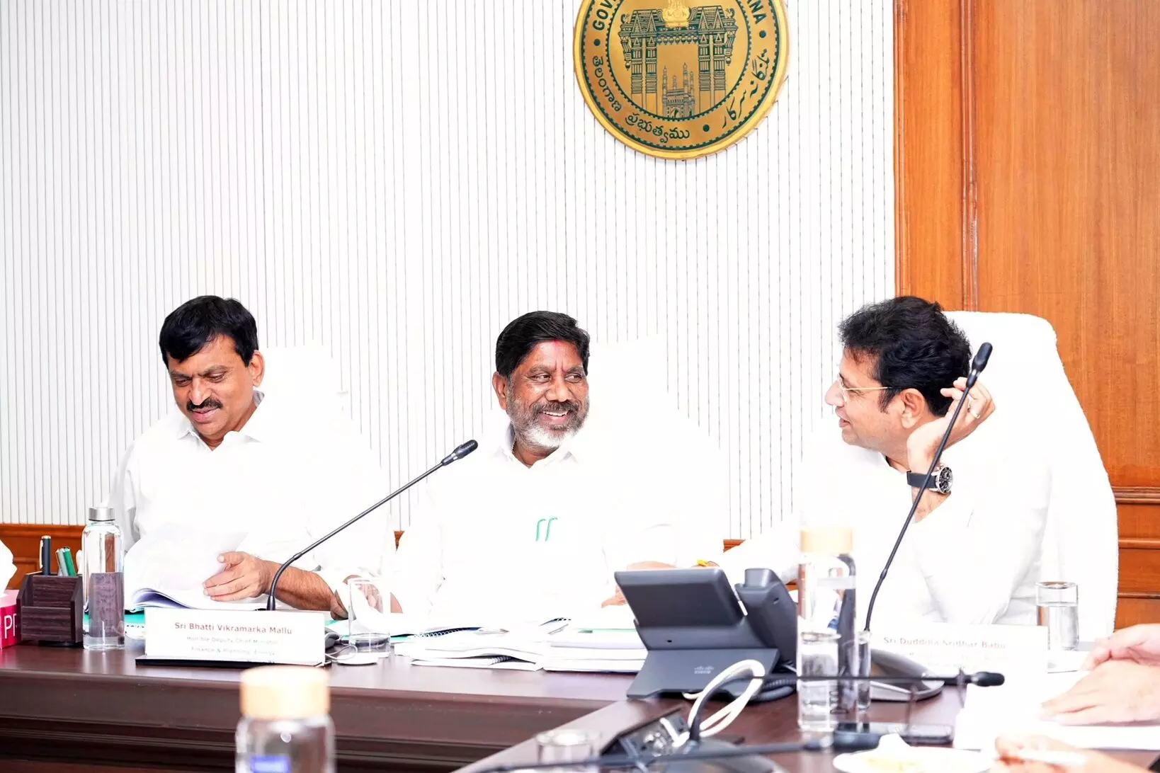 Bhatti Vikramarka: పంచాయతీలకు మూడేళ్లలో శాశ్వత భవనాల నిర్మాణం.. వివిధ శాఖల బడ్జెట్ ప్రతిపాదనలపై భట్టి సమీక్ష Bhatti Vikramarka: పంచాయతీలకు మూడేళ్లలో శాశ్వత భవనాల నిర్మాణం.. వివిధ శాఖల బడ్జెట్ ప్రతిపాదనలపై భట్టి సమీక్ష