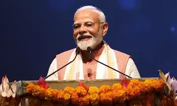 Narendra Modi Slams: పశ్చిమాసియా ఉద్రిక్తతలపై కాంగ్రెస్ రాజకీయం: ప్రధాని మోదీ తీవ్ర వ్యాఖ్యలు Narendra Modi Slams: పశ్చిమాసియా ఉద్రిక్తతలపై కాంగ్రెస్ రాజకీయం: ప్రధాని మోదీ తీవ్ర వ్యాఖ్యలు