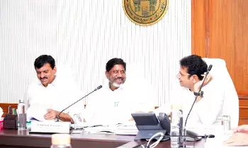 Bhatti Vikramarka: పంచాయతీలకు మూడేళ్లలో శాశ్వత భవనాల నిర్మాణం.. వివిధ శాఖల బడ్జెట్ ప్రతిపాదనలపై భట్టి సమీక్ష Bhatti Vikramarka: పంచాయతీలకు మూడేళ్లలో శాశ్వత భవనాల నిర్మాణం.. వివిధ శాఖల బడ్జెట్ ప్రతిపాదనలపై భట్టి సమీక్ష