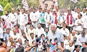 M. Kodandaram: ఉద్యమకారుల సంక్షేమ పథకాల అమలుకు ప్రభుత్వం కృషి చేయాలి: కోదండరాం M. Kodandaram: ఉద్యమకారుల సంక్షేమ పథకాల అమలుకు ప్రభుత్వం కృషి చేయాలి: కోదండరాం