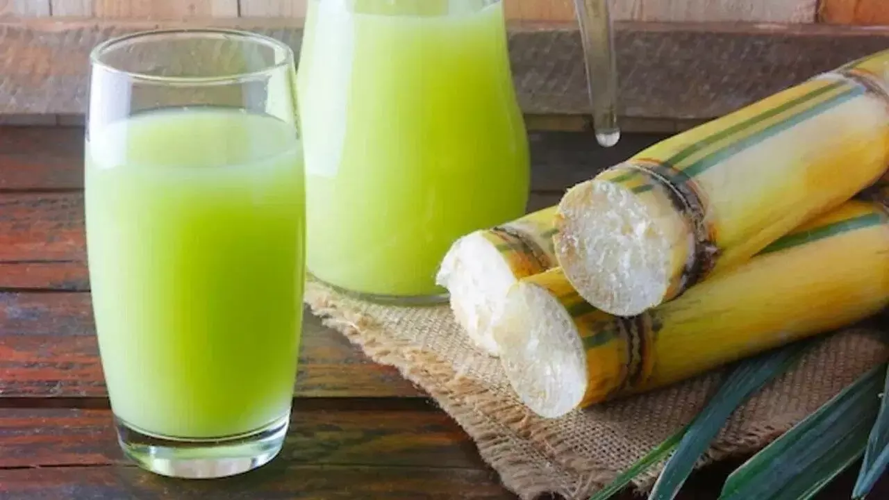 Summer Dehydration Risk: వేసవిలో డీహైడ్రేషన్ ముప్పు.. బాడీని చల్లబరిచి, తక్షణ శక్తినిచ్చే అద్భుతమైన డ్రింక్స్ ఇవే.. Summer Dehydration Risk: వేసవిలో డీహైడ్రేషన్ ముప్పు.. బాడీని చల్లబరిచి, తక్షణ శక్తినిచ్చే అద్భుతమైన డ్రింక్స్ ఇవే..