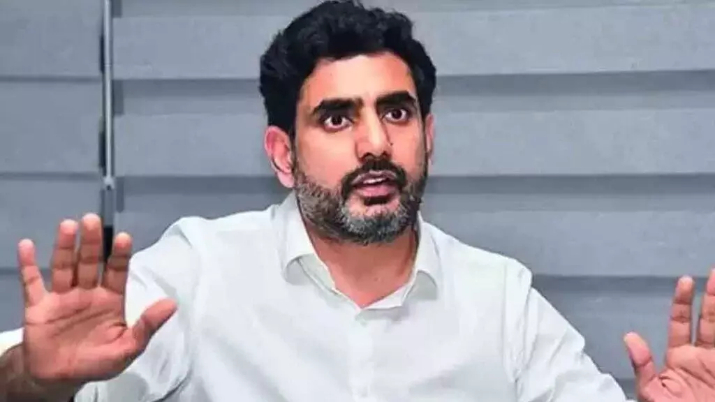 Nara Lokesh: ఆంధ్రప్రదేశ్లో ప్రభుత్వ పాఠశాలల్లో మధ్యాహ్న భోజనం నాణ్యతపై మంత్రి లోకేశ్ ఆగ్రహం Nara Lokesh: ఆంధ్రప్రదేశ్లో ప్రభుత్వ పాఠశాలల్లో మధ్యాహ్న భోజనం నాణ్యతపై మంత్రి లోకేశ్ ఆగ్రహం