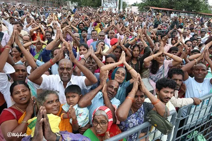 Tirumala Tirupati Devasthanams: దర్శన క్యూలైన్ లో నినాదాలు చేయడం తప్పే Tirumala Tirupati Devasthanams: దర్శన క్యూలైన్ లో నినాదాలు చేయడం తప్పే