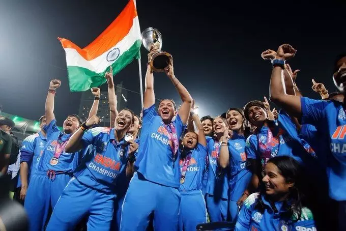 Cricket: క్రికెట్ అంటేనే మహిళలకు ఎక్కువ ఇంట్రెస్ట్...సర్వేలో ఆసక్తికర విషయాలు Cricket: క్రికెట్ అంటేనే మహిళలకు ఎక్కువ ఇంట్రెస్ట్...సర్వేలో ఆసక్తికర విషయాలు