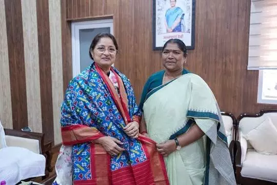 Seethakka: క్రెచ్ వర్కర్ల వేతనాల పెంపుపై కేంద్ర మంత్రి అన్నపూర్ణ దేవిని కలిసిన సీతక్క Seethakka: క్రెచ్ వర్కర్ల వేతనాల పెంపుపై కేంద్ర మంత్రి అన్నపూర్ణ దేవిని కలిసిన సీతక్క