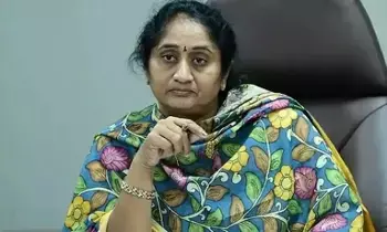 Minister Savitha: బీసీల హక్కుల రక్షణకు ప్రత్యేక చట్టం – మంత్రి సవిత ప్రకటన Minister Savitha: బీసీల హక్కుల రక్షణకు ప్రత్యేక చట్టం – మంత్రి సవిత ప్రకటన