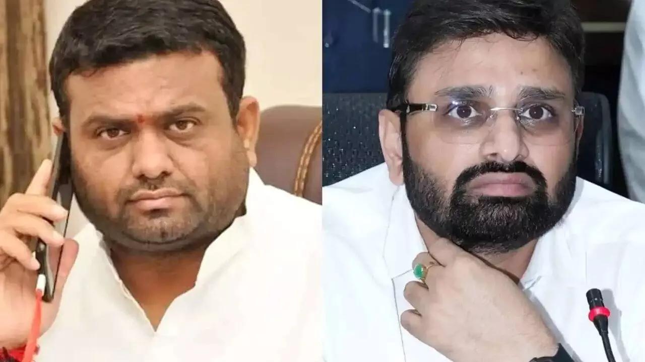 Drugs Party Scandal at Moinabad Farmhouse: మొయినాబాద్ ఫార్మ్హౌస్లో డ్రగ్స్ పార్టీ కలకలం: రోహిత్రెడ్డి ఆదేశాలతో కాల్పులు! Drugs Party Scandal at Moinabad Farmhouse: మొయినాబాద్ ఫార్మ్హౌస్లో డ్రగ్స్ పార్టీ కలకలం: రోహిత్రెడ్డి ఆదేశాలతో కాల్పులు!