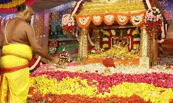 Srivari Saptavarna Pushpayagam: పూల సుగంధాలతో అలరించిన శ్రీవారి సప్తవర్ణ పుష్పయాగం