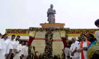 Potti Sriramulu: అమరావతిలో అమరజీవి పొట్టి శ్రీరాములు భారీ విగ్రహావిష్కరణ Potti Sriramulu: అమరావతిలో అమరజీవి పొట్టి శ్రీరాములు భారీ విగ్రహావిష్కరణ