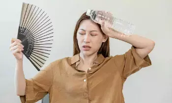 Dehydration Risk in Summer: వేసవిలో డీహైడ్రేషన్ ముప్పు.. కేవలం నీరు తాగితే సరిపోదు.. ఈ ఆహారాలు మీ డైట్లో ఉండాల్సిందే Dehydration Risk in Summer: వేసవిలో డీహైడ్రేషన్ ముప్పు.. కేవలం నీరు తాగితే సరిపోదు.. ఈ ఆహారాలు మీ డైట్లో ఉండాల్సిందే