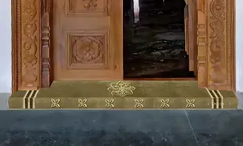 Doorstep Is Goddess Lakshmi’s Abode:  ఇంటి గడప మహాలక్ష్మి నివాసం.. బయటకు వెళ్లేటప్పుడు, వచ్చేటప్పుడు ఈ చిన్న పని చేస్తున్నారా?