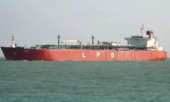 LPG : ముగిసిన గ్యాస్ కష్టాలు.. యుద్ధం మధ్యలో భారత్కు చేరిన ఎల్పీజీ నౌక.. ఇక సిలిండర్ల పండగే LPG : ముగిసిన గ్యాస్ కష్టాలు.. యుద్ధం మధ్యలో భారత్కు చేరిన ఎల్పీజీ నౌక.. ఇక సిలిండర్ల పండగే