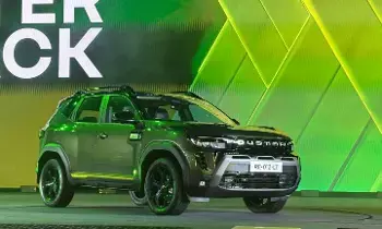 Renault Duster  : మార్చి 31లోపు బుక్ చేస్తే బంపర్ ఆఫర్.. రూ. 10.29 లక్షలకే కొత్త డస్టర్ సొంతం