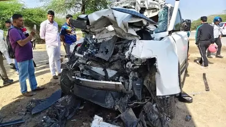 Defender : 5-స్టార్ రేటింగ్ ఉన్నా దక్కని ప్రాణం.. అతివేగం ముందు తలవంచిన అదిరిపోయే సేఫ్టీ ఫీచర్లు Defender : 5-స్టార్ రేటింగ్ ఉన్నా దక్కని ప్రాణం.. అతివేగం ముందు తలవంచిన అదిరిపోయే సేఫ్టీ ఫీచర్లు