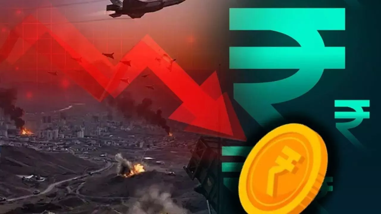 Indian Rupee : రూపాయికి చుక్కలు.. డాలర్తో పోలిస్తే చారిత్రక కనిష్టానికి పడిపోయిన భారత కరెన్సీ Indian Rupee : రూపాయికి చుక్కలు.. డాలర్తో పోలిస్తే చారిత్రక కనిష్టానికి పడిపోయిన భారత కరెన్సీ