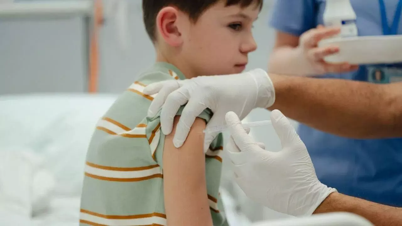 Child Growth Stunted: పిల్లల ఎదుగుదల ఆగిపోయిందా? అసలు కారణం ఇదే కావచ్చు.. Child Growth Stunted: పిల్లల ఎదుగుదల ఆగిపోయిందా? అసలు కారణం ఇదే కావచ్చు..