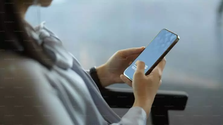 Put Your Phone Aside: ఫోన్ పక్కన పెట్టండి.. ప్రశాంతంగా జీవించండి! డిజిటల్ డిటాక్స్ మంత్రం ఇదే. Put Your Phone Aside: ఫోన్ పక్కన పెట్టండి.. ప్రశాంతంగా జీవించండి! డిజిటల్ డిటాక్స్ మంత్రం ఇదే.