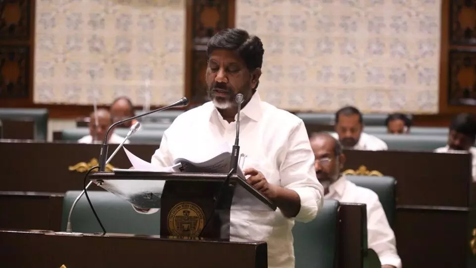 Telangana governments annual budget: ఆరు గ్యారంటీల అమలుకు భారీ కేటాయింపులు - రూ.3.24 లక్షల కోట్ల తెలంగాణ బడ్జెట్ ప్రవేశపెట్టిన భట్టి విక్రమార్క Telangana governments annual budget: ఆరు గ్యారంటీల అమలుకు భారీ కేటాయింపులు - రూ.3.24 లక్షల కోట్ల తెలంగాణ బడ్జెట్ ప్రవేశపెట్టిన భట్టి విక్రమార్క