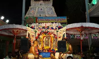 Brahmotsavam: బ్రహ్మోత్సవాల్లో ముత్యపు పందిరి సేవ – భక్తులకు దివ్యానుభూతి Brahmotsavam: బ్రహ్మోత్సవాల్లో ముత్యపు పందిరి సేవ – భక్తులకు దివ్యానుభూతి